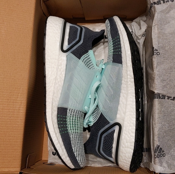 NWT adidas UltraBoost 19 Men's Running Shoes - Picture 4 of 4